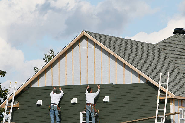 Professional Siding Contractor technician working in Naperville, IL